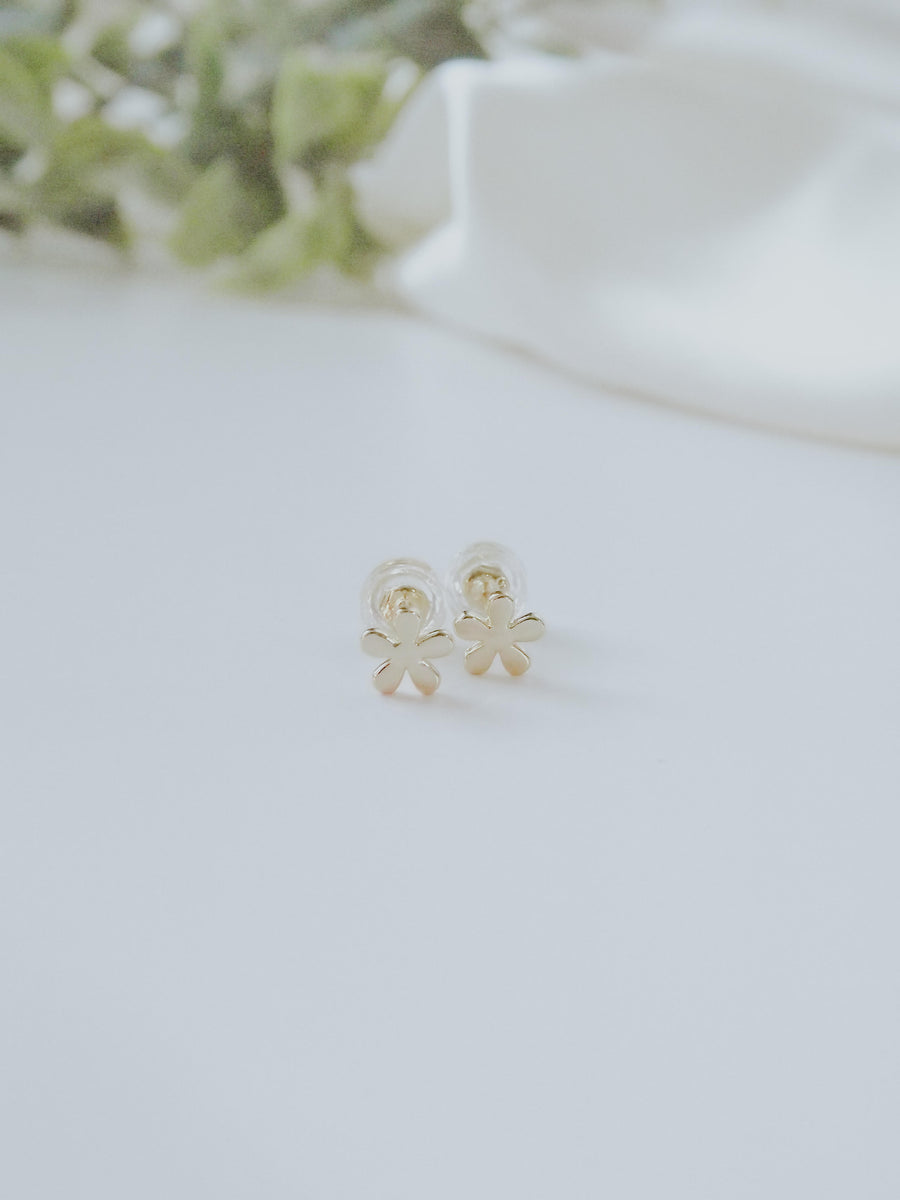 Daisy Studs